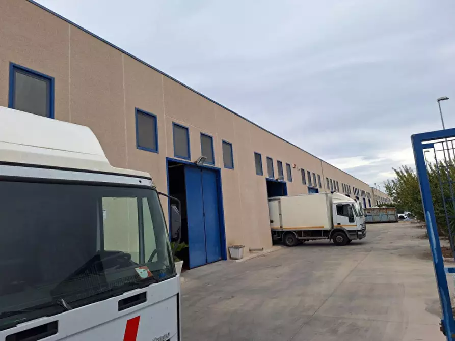 Immagine 3 di Capannone industriale in vendita  in Via Manfredonia, 71121 Foggia FG, Italia a Foggia