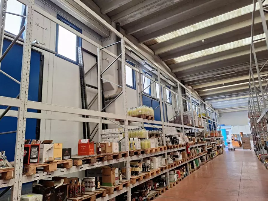 Immagine 7 di Capannone industriale in vendita  in Via Manfredonia, 71121 Foggia FG, Italia a Foggia