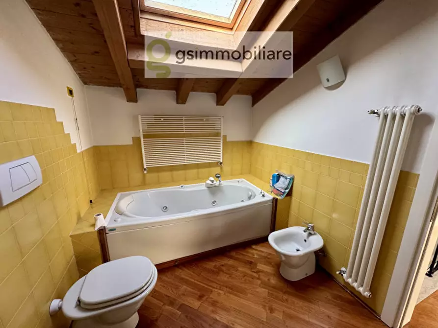Immagine 10 di Villa in vendita  in Via Vittorio Veneto n. 10/12 a Bovezzo