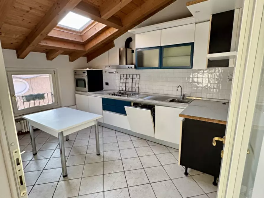 Immagine 11 di Villa in vendita  in Via Vittorio Veneto n. 10/12 a Bovezzo