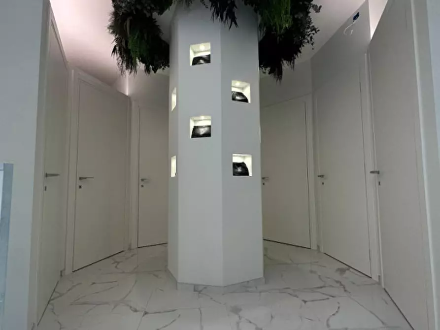 Immagine 2 di Negozio in vendita  in Via Verona - Veronastraße a Bolzano