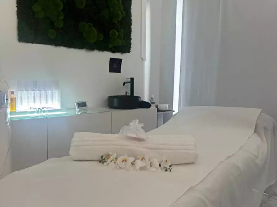 Immagine 9 di Negozio in vendita  in Via Verona - Veronastraße a Bolzano