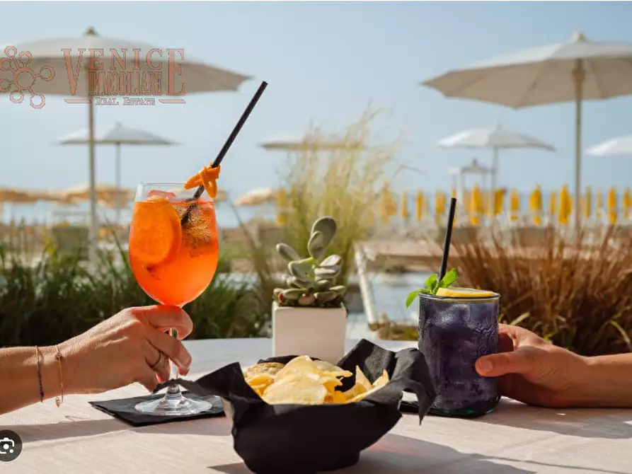 Immagine 1 di Attività commerciale in vendita  in piazza corbusier a Jesolo