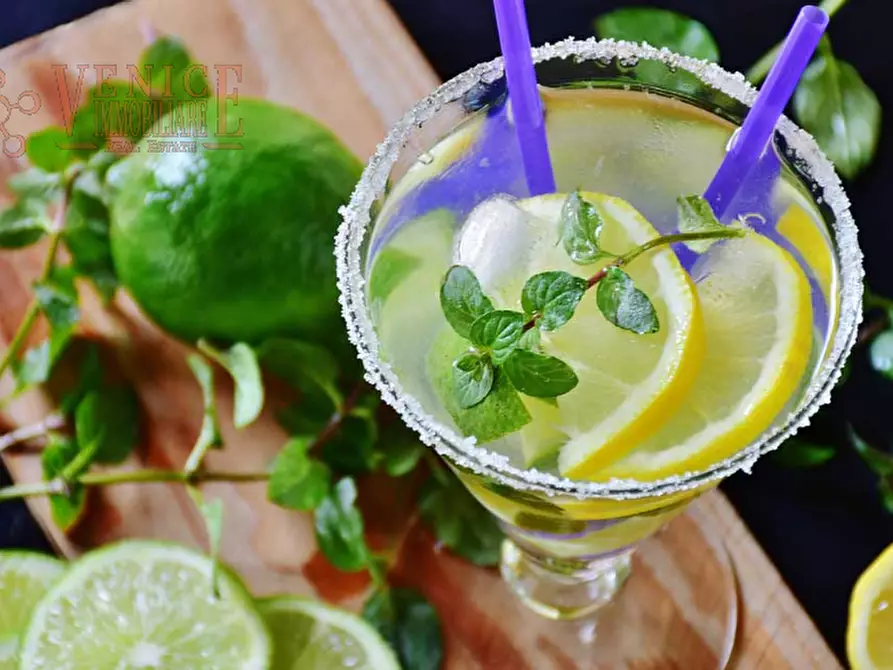 Immagine 5 di Attività commerciale in vendita  in piazza corbusier a Jesolo