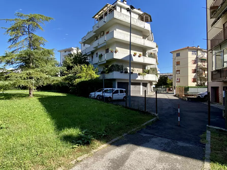 Immagine 3 di Garage in vendita  in Via Bettino Ricasoli a Vicenza