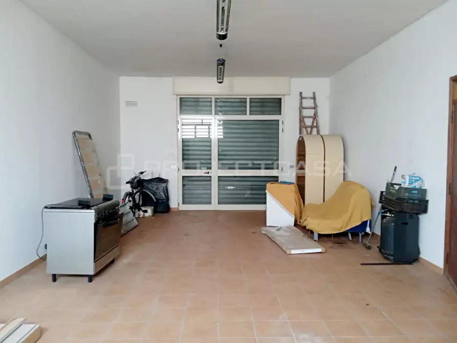 Immagine 2 di Negozio in vendita  in Via Malta a Scorrano