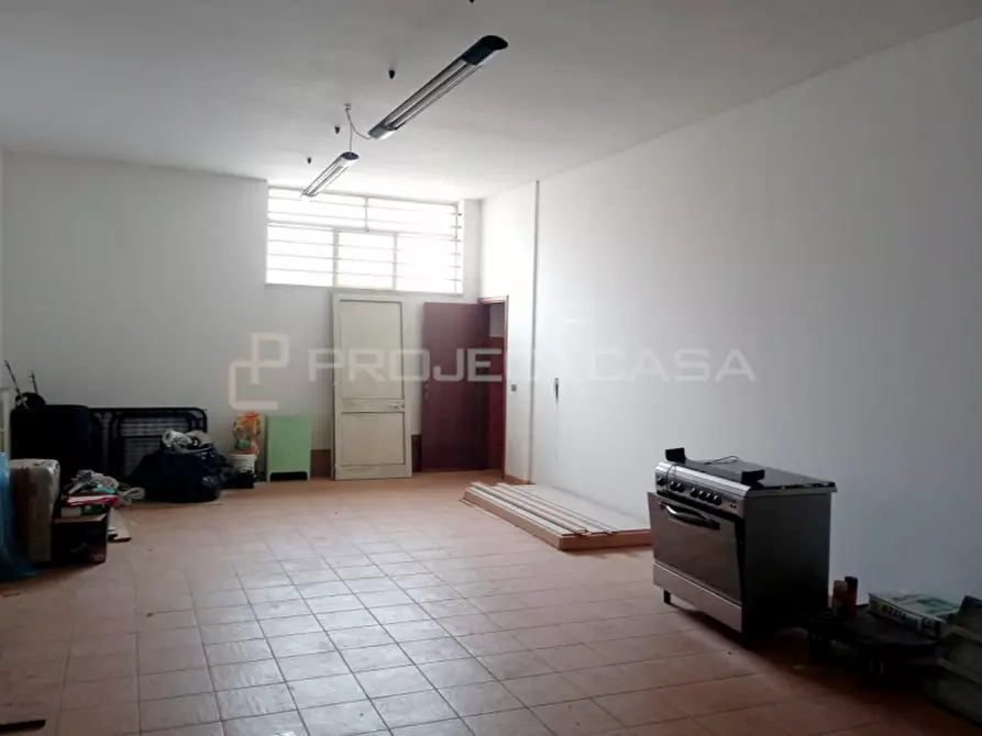 Immagine 3 di Negozio in vendita  in Via Malta a Scorrano