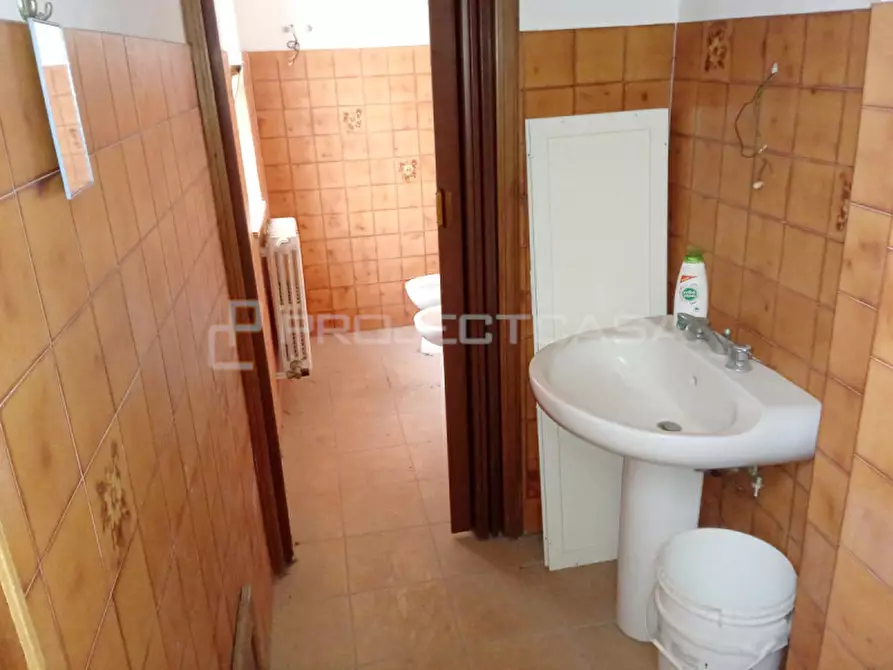 Immagine 6 di Negozio in vendita  in Via Malta a Scorrano