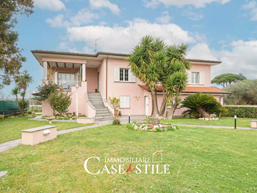 Immagine 1 di Villa in vendita  in Via Arena , 45 a Ameglia