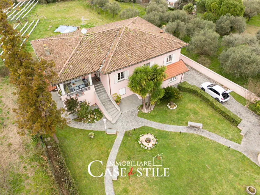 Immagine 2 di Villa in vendita  in Via Arena , 45 a Ameglia