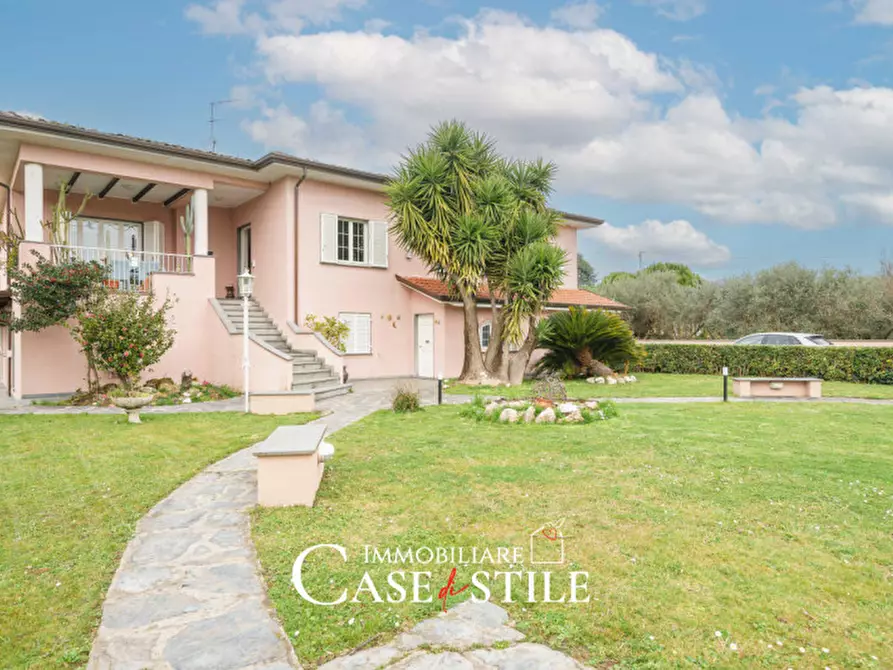 Immagine 3 di Villa in vendita  in Via Arena , 45 a Ameglia