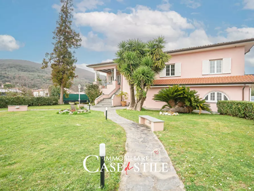 Immagine 5 di Villa in vendita  in Via Arena , 45 a Ameglia