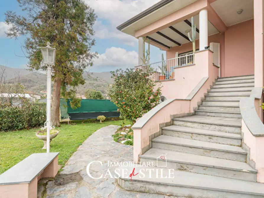 Immagine 10 di Villa in vendita  in Via Arena , 45 a Ameglia