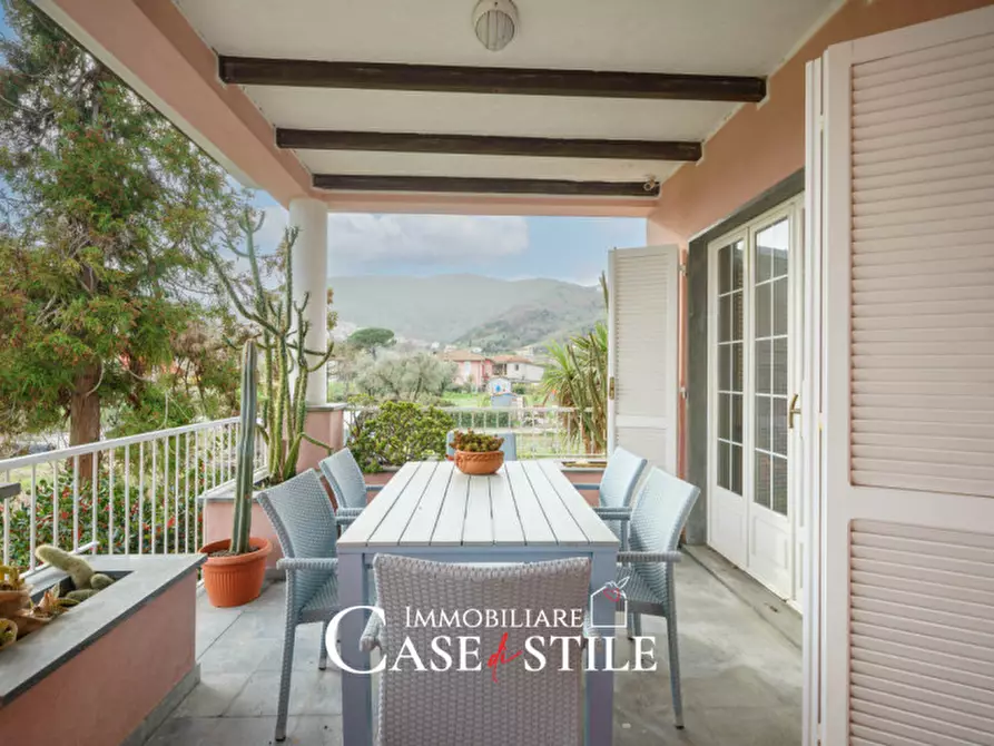 Immagine 11 di Villa in vendita  in Via Arena , 45 a Ameglia