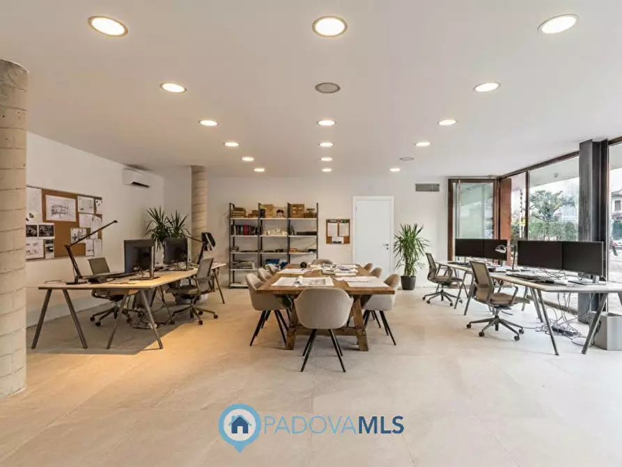 Immagine 16 di Negozio in vendita  in Via Piovese a Padova