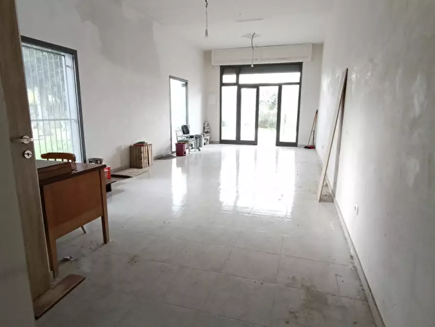 Immagine 5 di Negozio in affitto  in via Vestina a Montesilvano