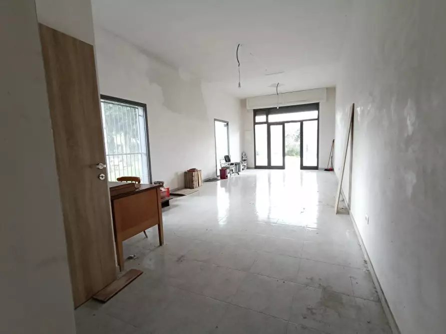 Immagine 6 di Negozio in affitto  in via Vestina a Montesilvano