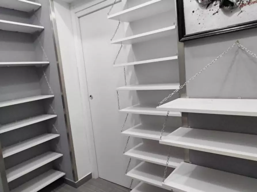 Immagine 25 di Appartamento in affitto  in via stella 121 a Napoli