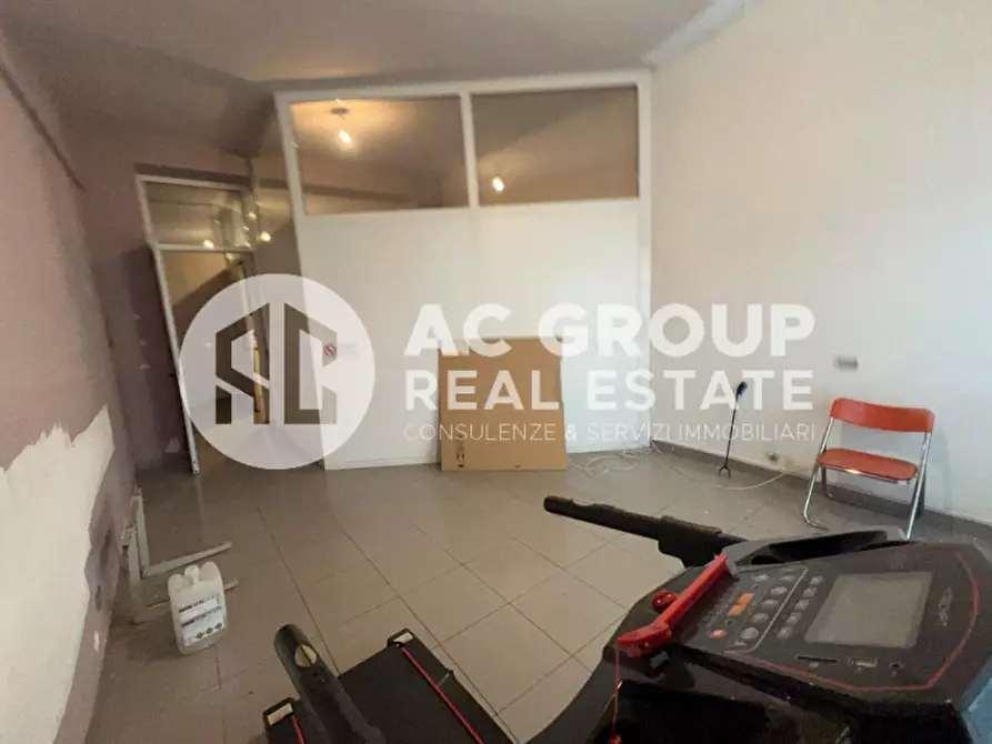 Immagine 2 di Negozio in vendita  in Via Berra a Gerenzano