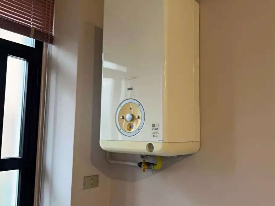 Immagine 9 di Negozio in vendita  in Via Berra a Gerenzano