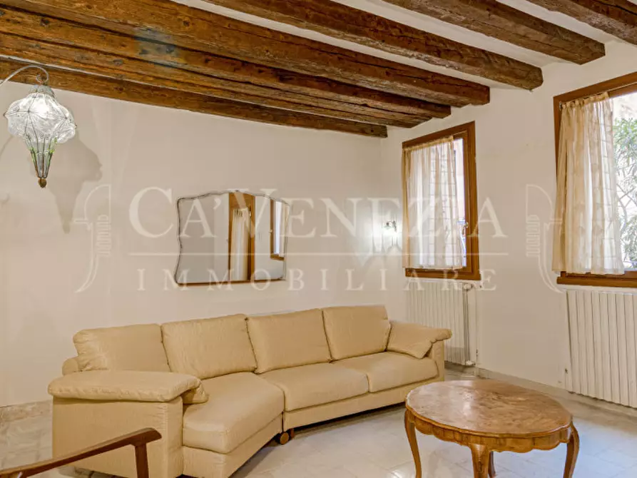 Immagine 2 di Appartamento in vendita  a Venezia