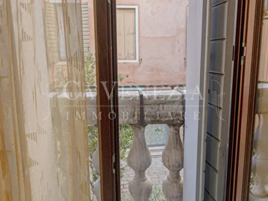 Immagine 9 di Appartamento in vendita  a Venezia