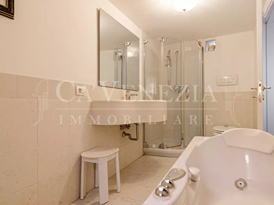 Immagine 11 di Appartamento in vendita  a Venezia