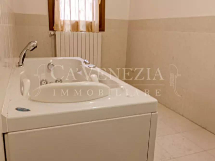 Immagine 12 di Appartamento in vendita  a Venezia