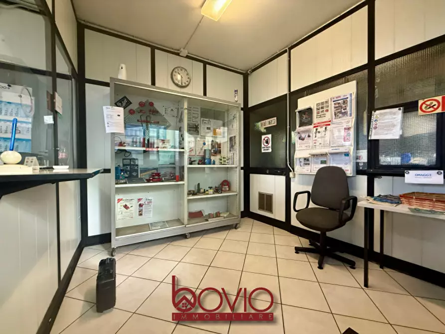 Immagine 3 di Magazzino in vendita  in STRADA SETTIMO 154 a Torino