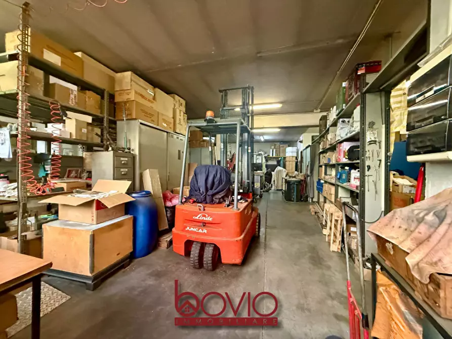 Immagine 4 di Magazzino in vendita  in STRADA SETTIMO 154 a Torino