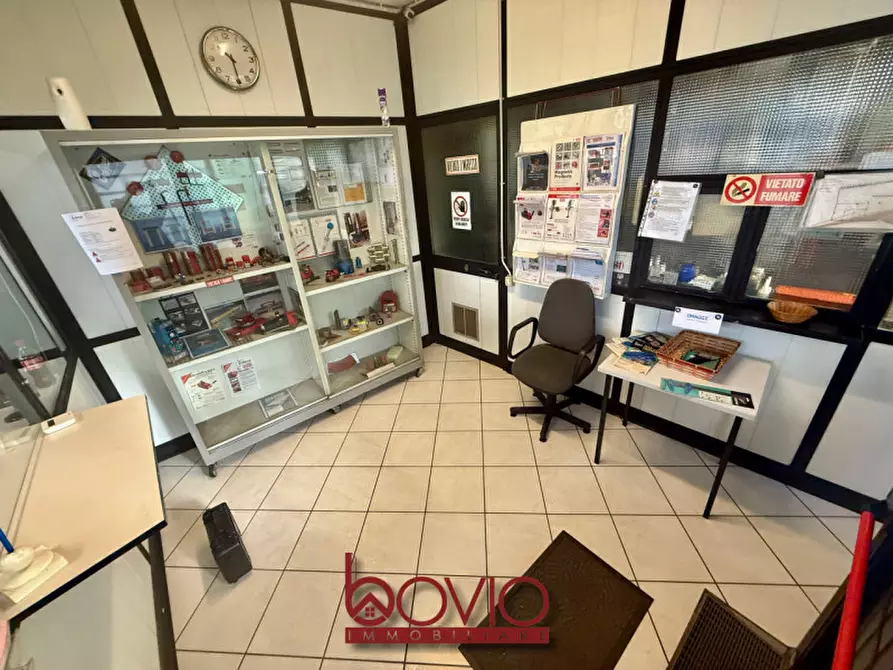 Immagine 5 di Magazzino in vendita  in STRADA SETTIMO 154 a Torino