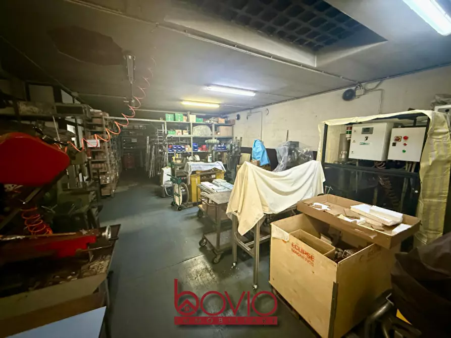 Immagine 8 di Magazzino in vendita  in STRADA SETTIMO 154 a Torino