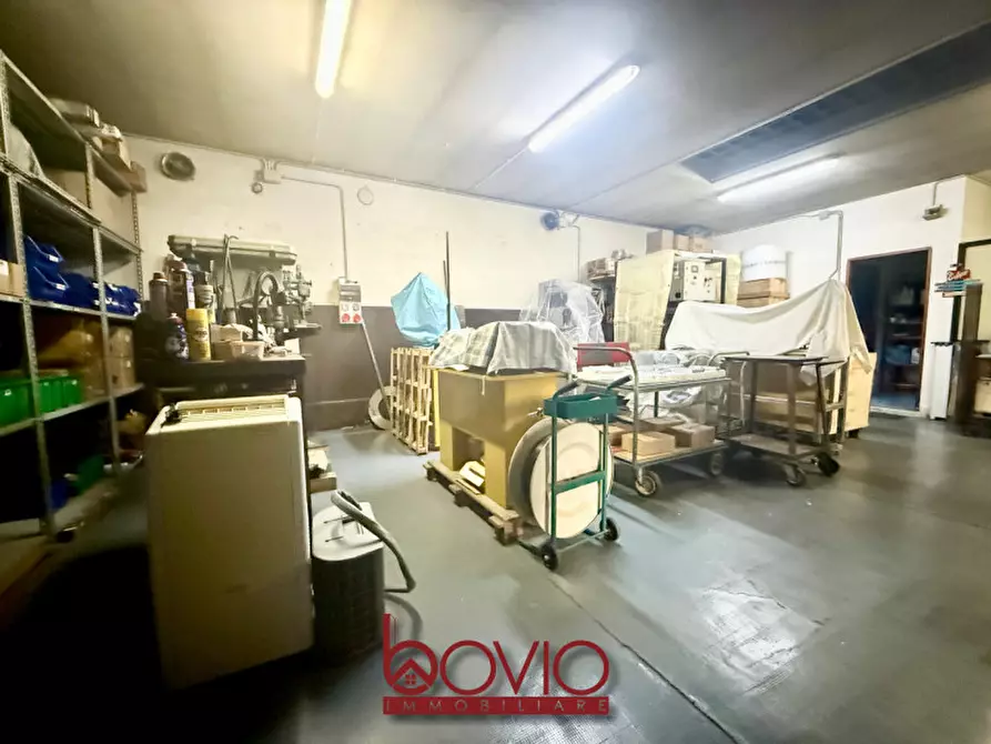 Immagine 9 di Magazzino in vendita  in STRADA SETTIMO 154 a Torino
