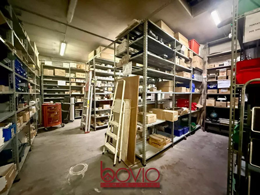 Immagine 15 di Magazzino in vendita  in STRADA SETTIMO 154 a Torino