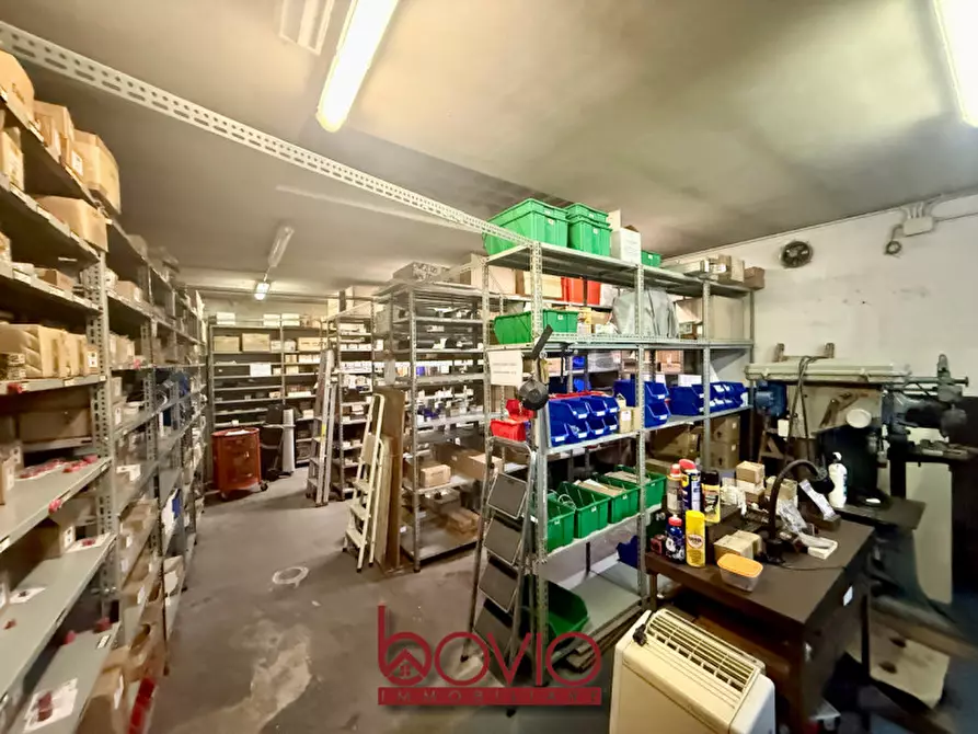 Immagine 18 di Magazzino in vendita  in STRADA SETTIMO 154 a Torino