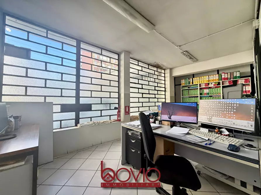 Immagine 29 di Magazzino in vendita  in STRADA SETTIMO 154 a Torino