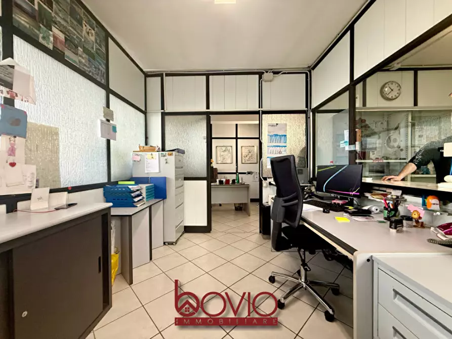 Immagine 38 di Magazzino in vendita  in STRADA SETTIMO 154 a Torino