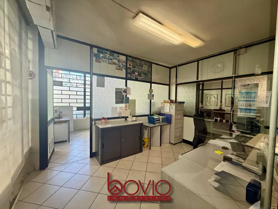 Immagine 40 di Magazzino in vendita  in STRADA SETTIMO 154 a Torino