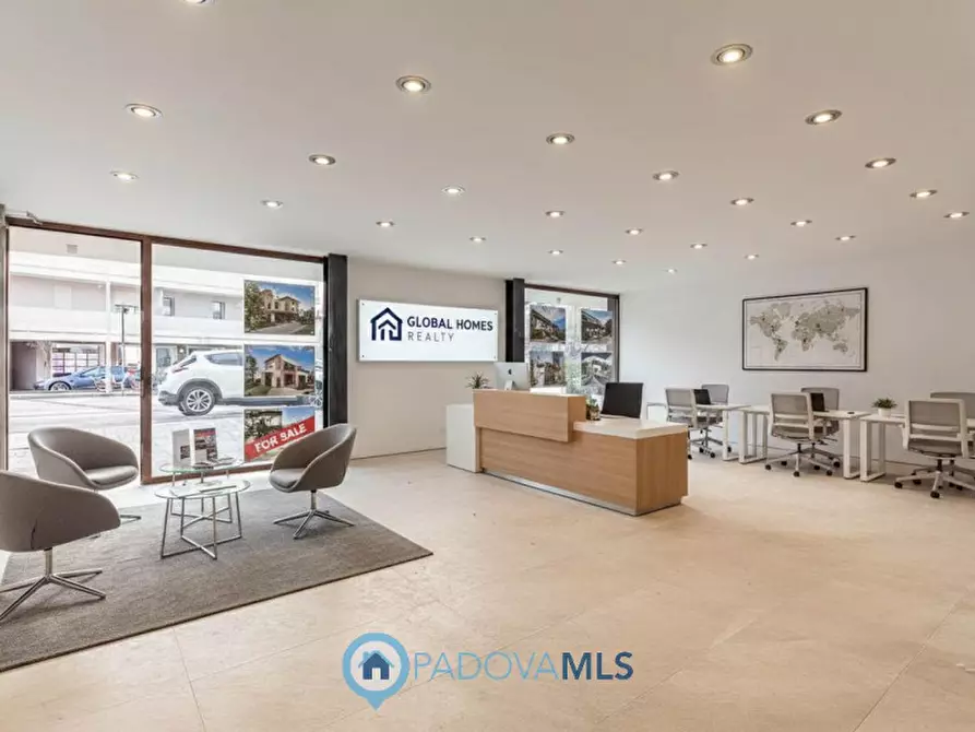 Immagine 4 di Negozio in vendita  in Via Piovese a Padova