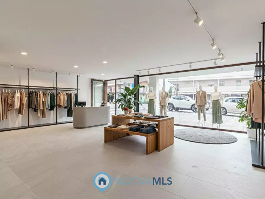 Immagine 6 di Negozio in vendita  in Via Piovese a Padova