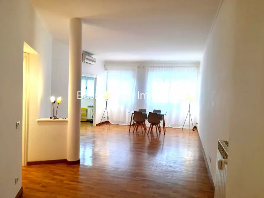 Immagine 3 di Appartamento in vendita  in Via degli Irlandesi a Roma