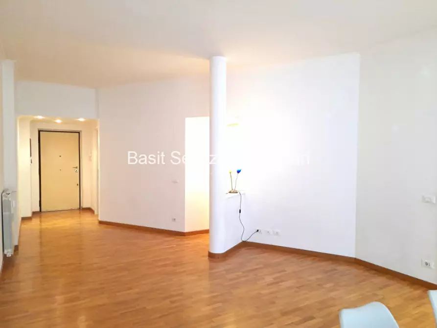 Immagine 4 di Appartamento in vendita  in Via degli Irlandesi a Roma