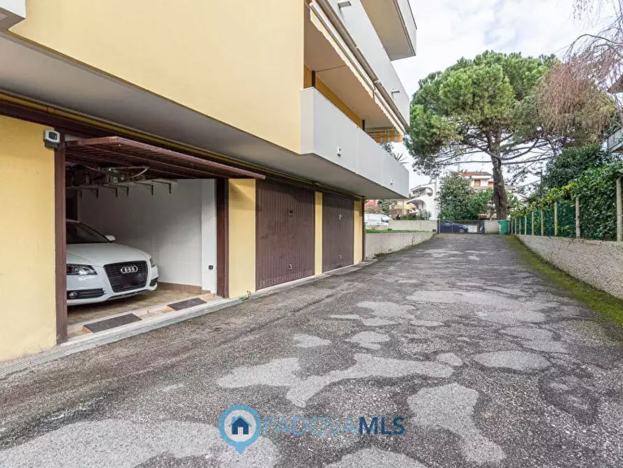 Immagine 36 di Appartamento in vendita  in Via Previtali a Abano Terme