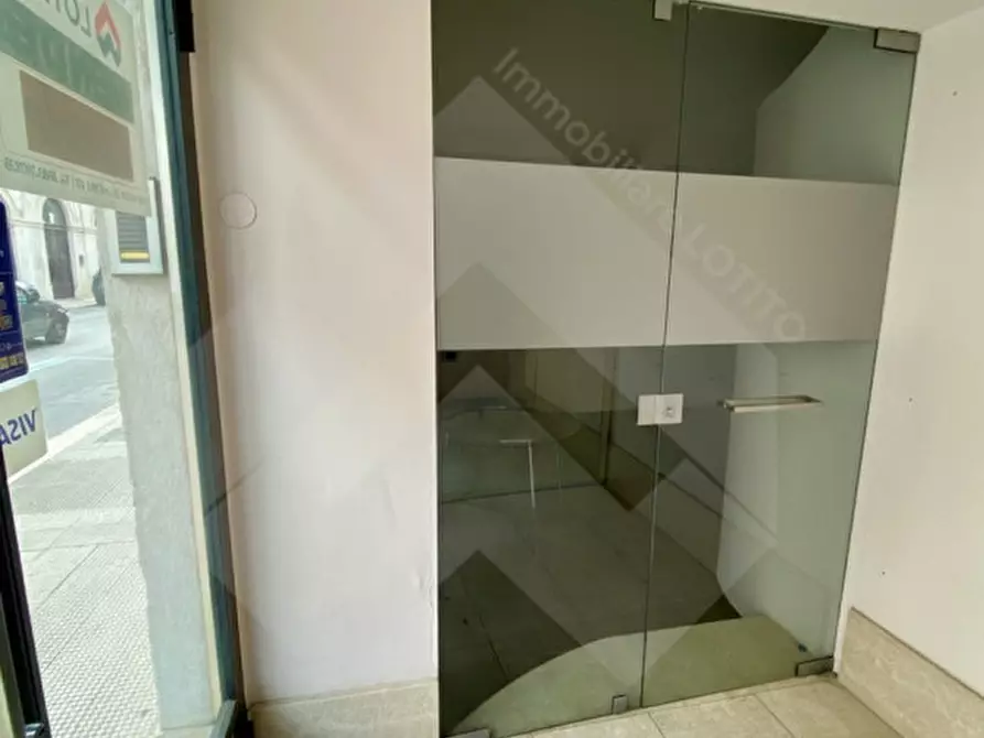 Immagine 3 di Negozio in affitto  in Via Ferrucci 144 a Andria