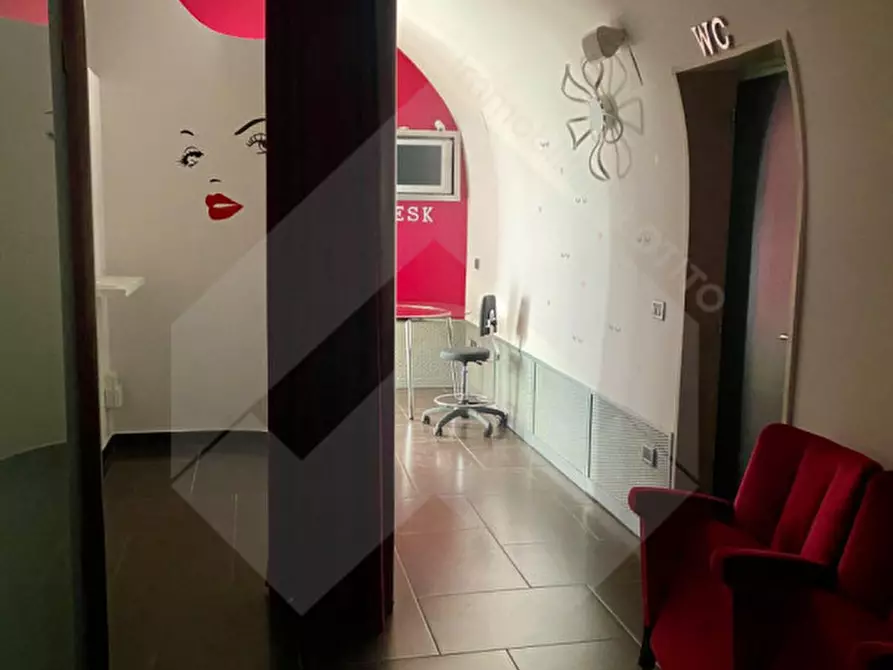 Immagine 7 di Negozio in affitto  in Via Ferrucci 144 a Andria