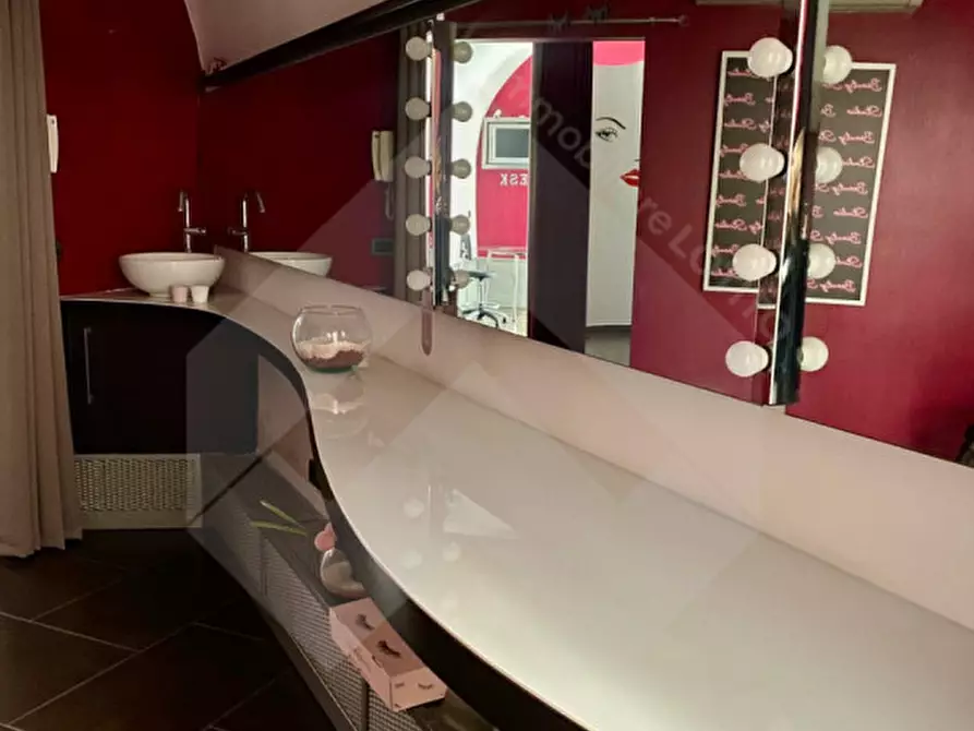 Immagine 9 di Negozio in affitto  in Via Ferrucci 144 a Andria