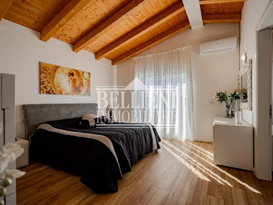 Immagine 12 di Villetta a schiera in vendita  in Via Dante Alighieri a Longare