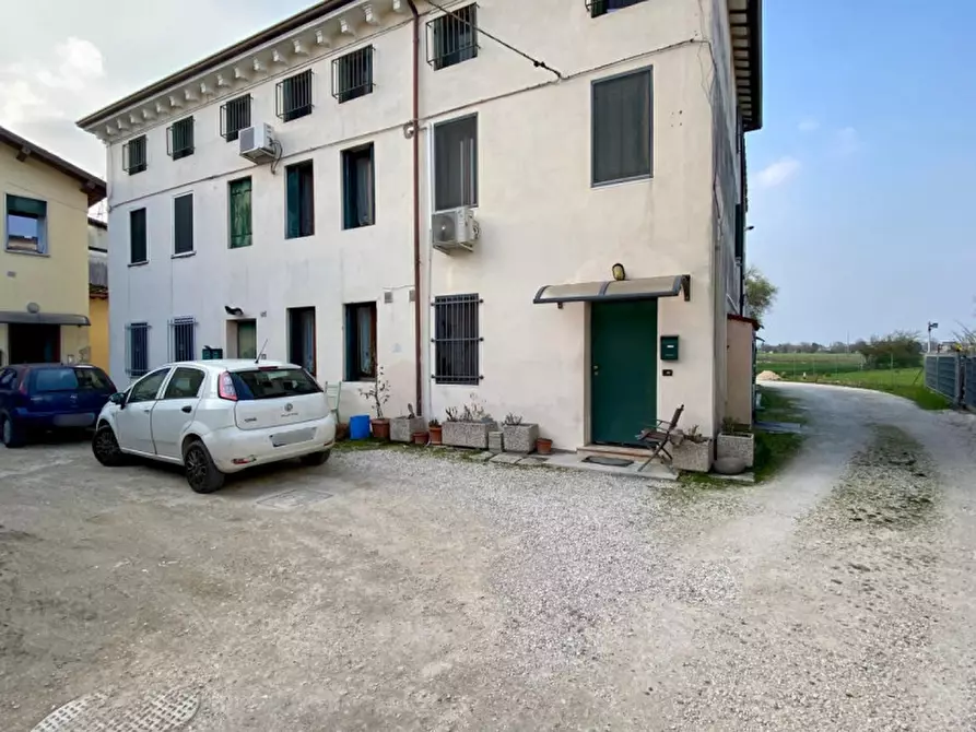 Immagine 1 di Appartamento in vendita  in Strada Padana verso Padova, 135 a Vicenza