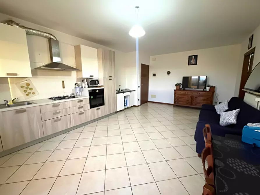 Immagine 3 di Appartamento in vendita  a Valeggio Sul Mincio