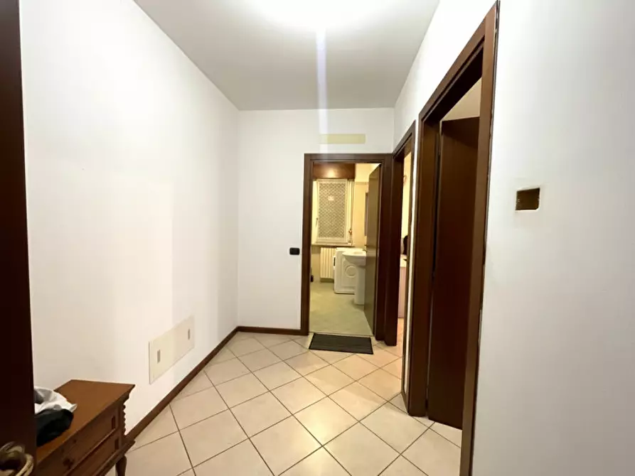 Immagine 11 di Appartamento in vendita  a Valeggio Sul Mincio